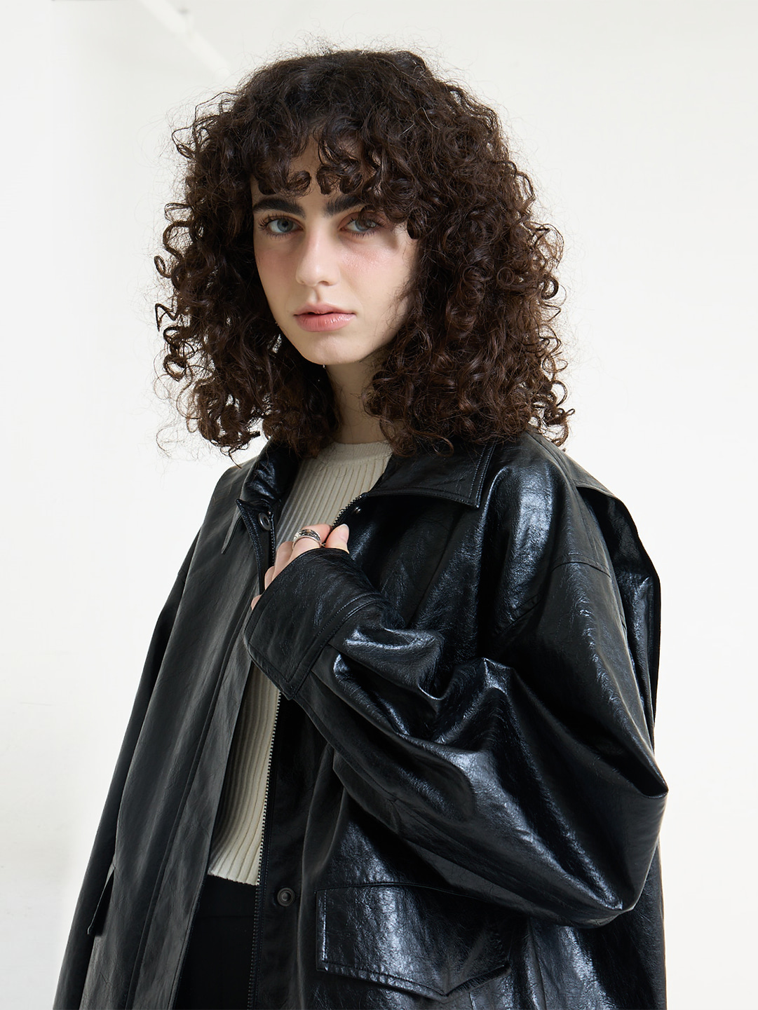 Glossy vegan leather jacket (Black)